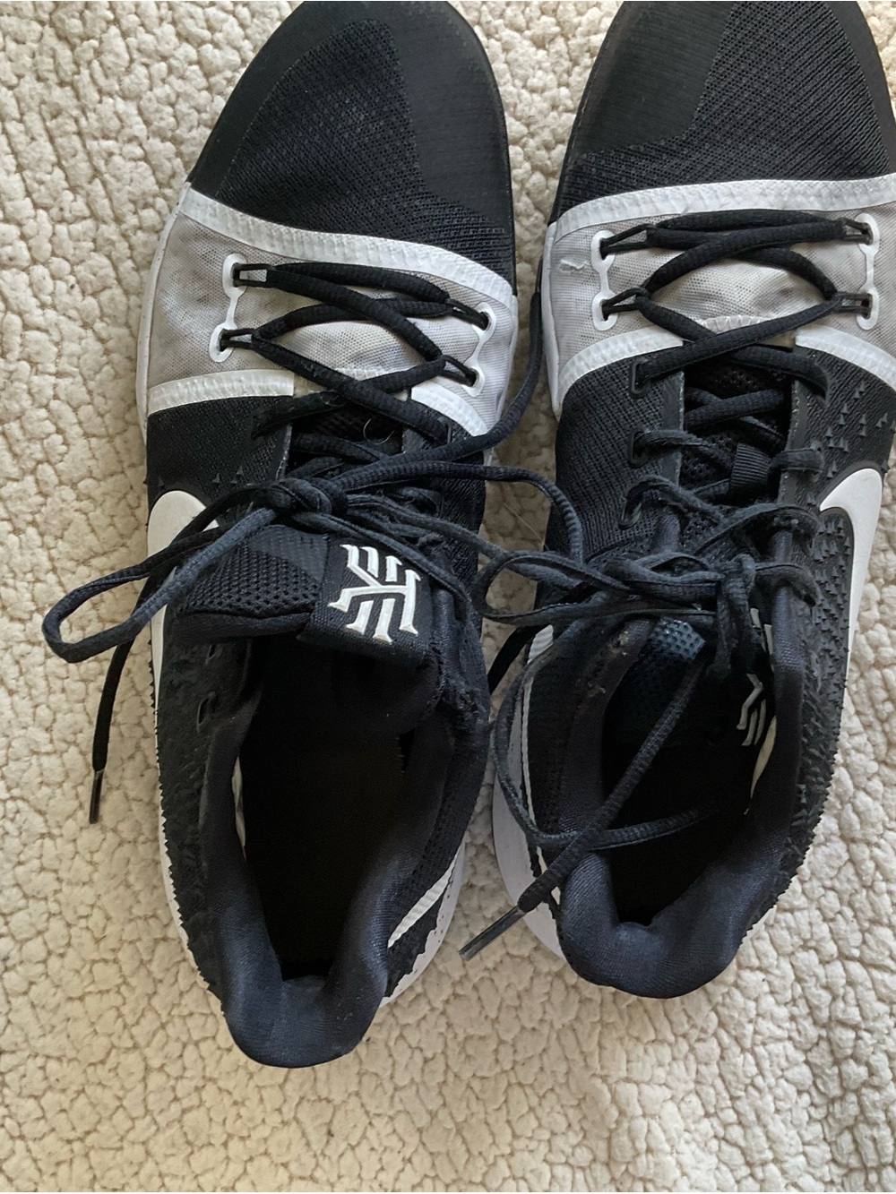 Nike Kyrie 3 Tuxedo Black and White Men’s Basketball Shoes sz 12.5